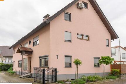 Großzügige Wohnung mit Premium- Küche und Garage in ruhiger Wohngegend 3 zimmer