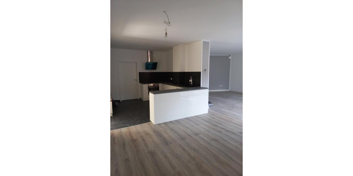 Erdgeschoßwohnung Hückeswagen - 4 Zimmer, 150 m&sup2;, 1.500&euro; | Angebot:24749916