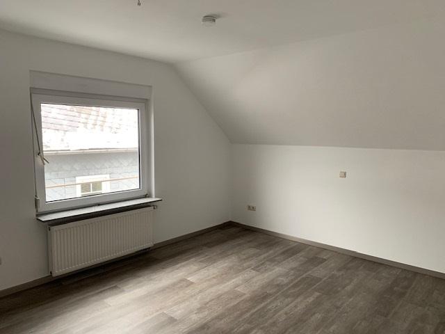 Dachgeschoßwohnung Wilnsdorf - 3 Zimmer, 85 m&sup2;, 745&euro; | Angebot:26066572