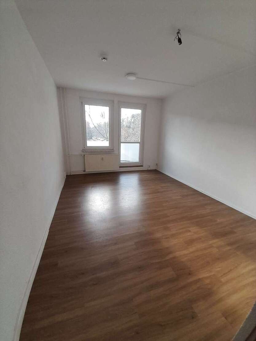 Wohnung zum Mieten in Dresden 279 € 33.83 m² 1 zimmer