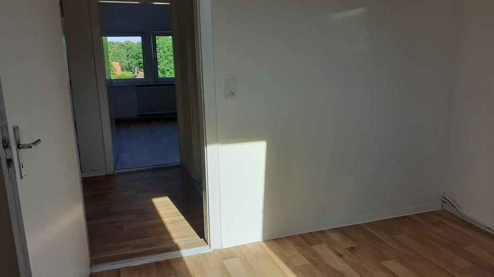 Zwei Zimmer Wohnung mit BadeZimmer