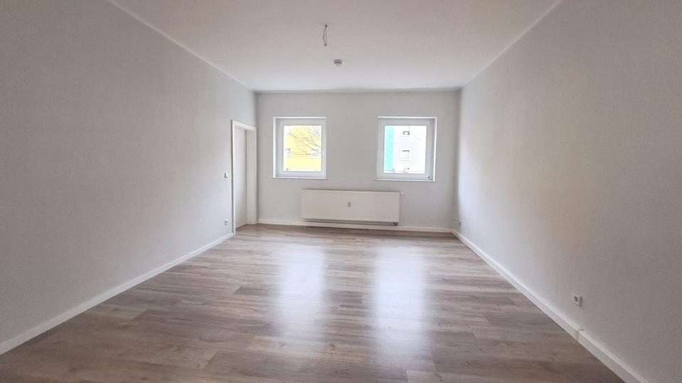 Erdgeschoßwohnung Zeitz - 3 Zimmer, 76 m&sup2;, 425&euro; | Angebot:25231122