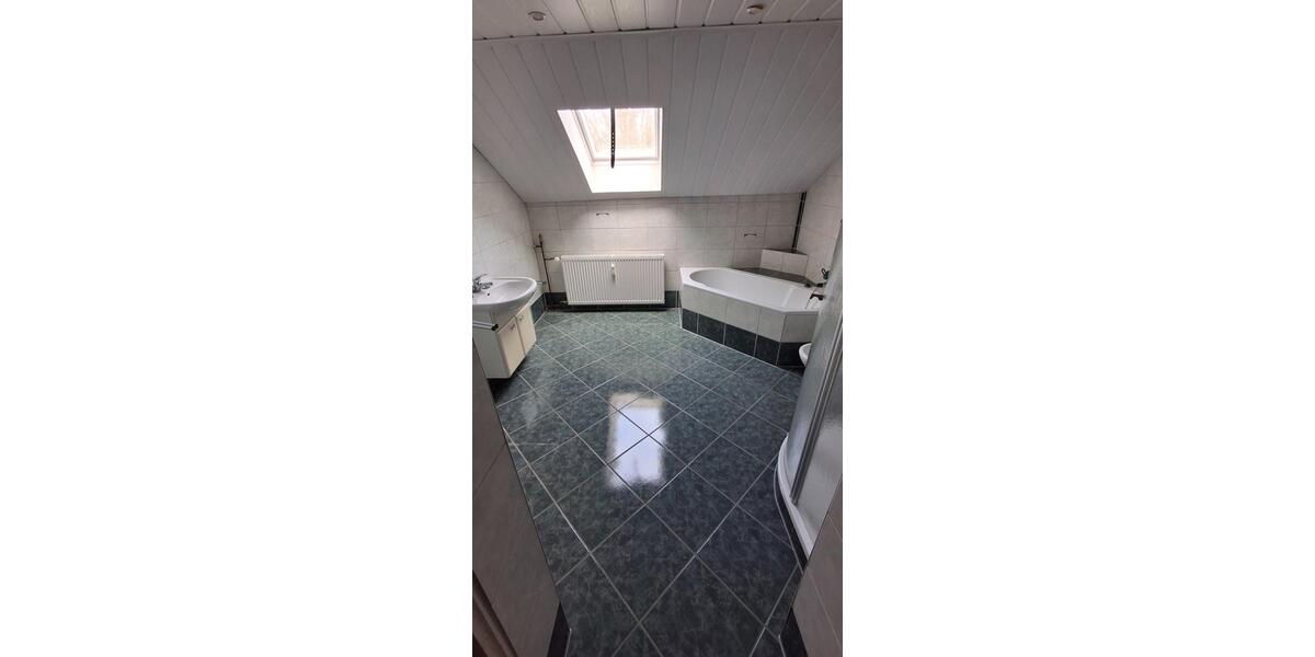 Dachgeschoßwohnung Roßleben-Wiehe Wiehe - 3 Zimmer, 125 m&sup2;, 400&euro; | Angebot:23283919