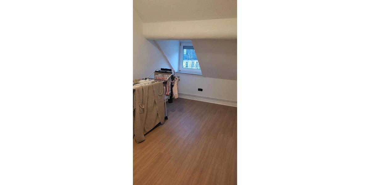 Dachgeschoßwohnung Walluf - 4 Zimmer, 86 m&sup2;, 1.050&euro; | Angebot:24784309