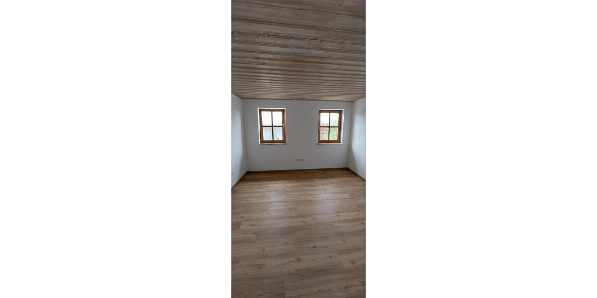 Etagenwohnung Hutthurm - 3 Zimmer, 104 m&sup2;, 700&euro; | Angebot:26633306