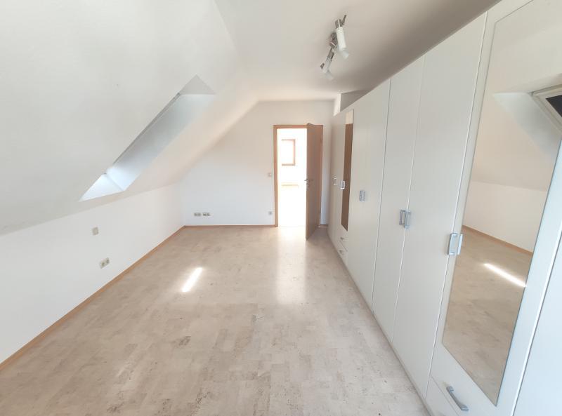 3 Zi. Wohnung im DG (1.OG) mit Balkon und Carport - Etagenwohnung Pommersfelden | Angebot:23903906