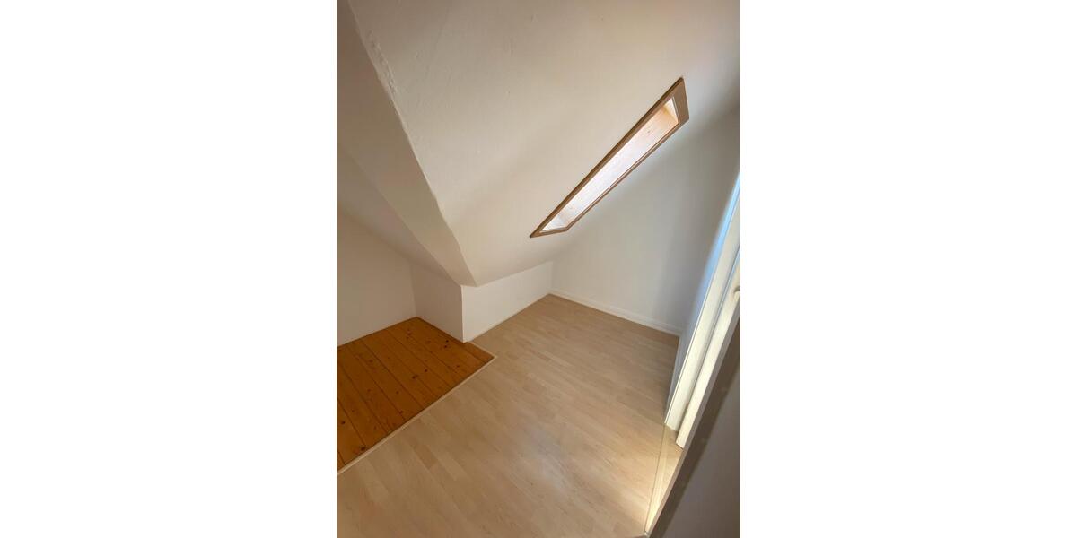 Dachgeschoßwohnung Bad Pyrmont - 3.5 Zimmer, 61 m&sup2;, 600&euro; | Angebot:25175461