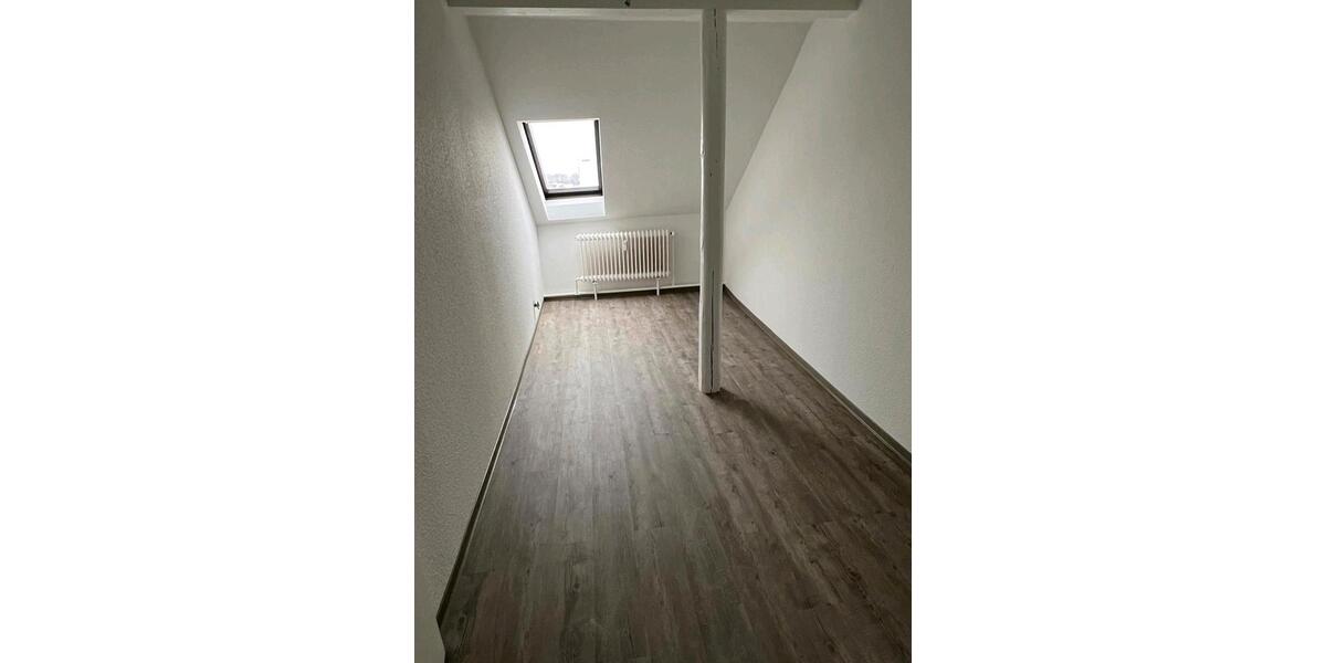 Dachgeschoßwohnung Braunschweig - 3 Zimmer, 100 m&sup2;, 700&euro; | Angebot:25963583