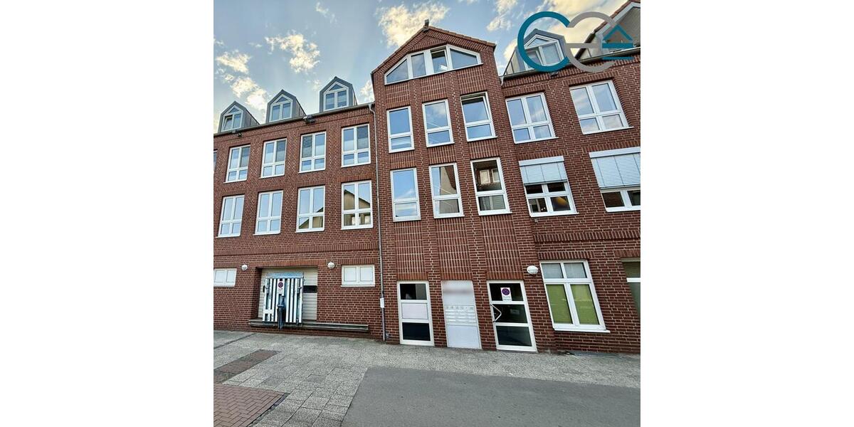 Frisch renovierte 2-Zimmer-Wohnung mit Loggia und Tiefgaragenstellplatz in Neustadt 2 zimmer