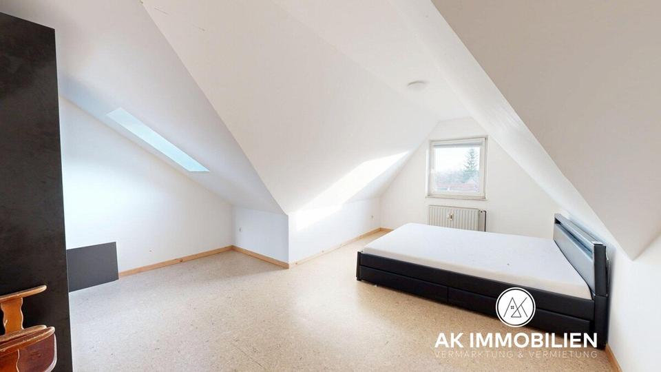 Reserviert - Dachgeschosswohnung mit Balkon in zentraler Innenstadtlage von Hessisch Oldendorf 2 zimmer