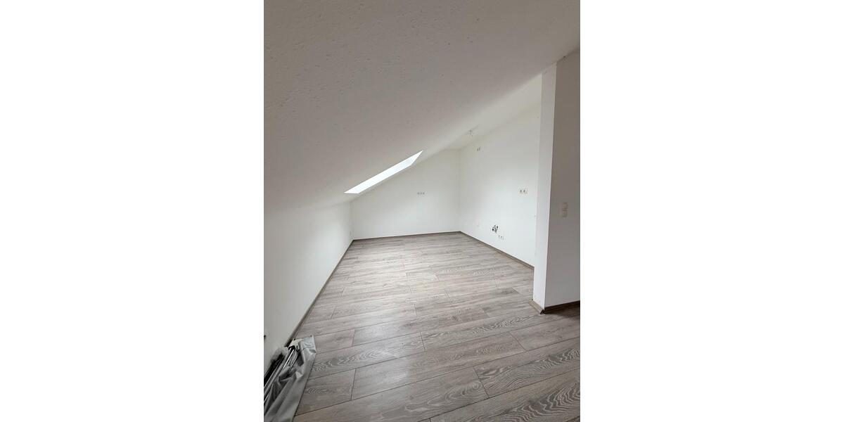 Dachgeschoßwohnung Waldbröl - 4 Zimmer, 95 m&sup2;, 900&euro; | Angebot:25087097