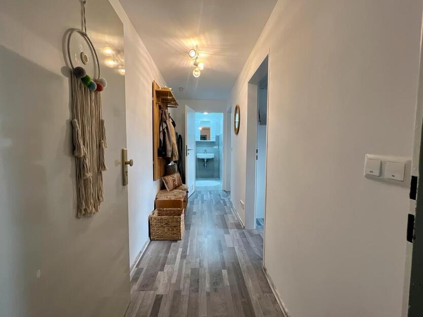 1-Zimmer-DG Wohnung in ruhiger Lage inkl. EBK & Waschm. zimmer
