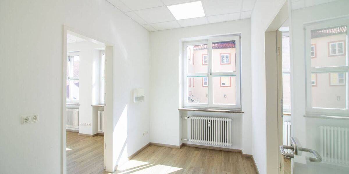 Gewerbeobjekt Bad Tölz - 8 Zimmer, 140 m&sup2;, 1.400&euro; | Angebot:26305743