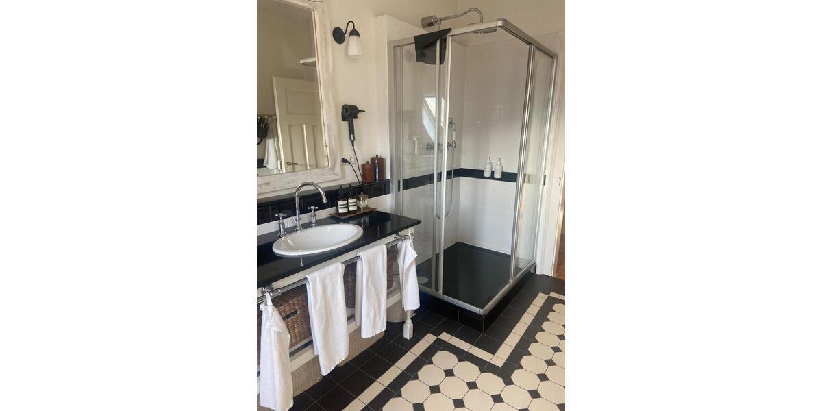 Dachgeschoßwohnung Baden-Baden Baden - 4 Zimmer, 113 m&sup2;, 1.500&euro; | Angebot:25649140