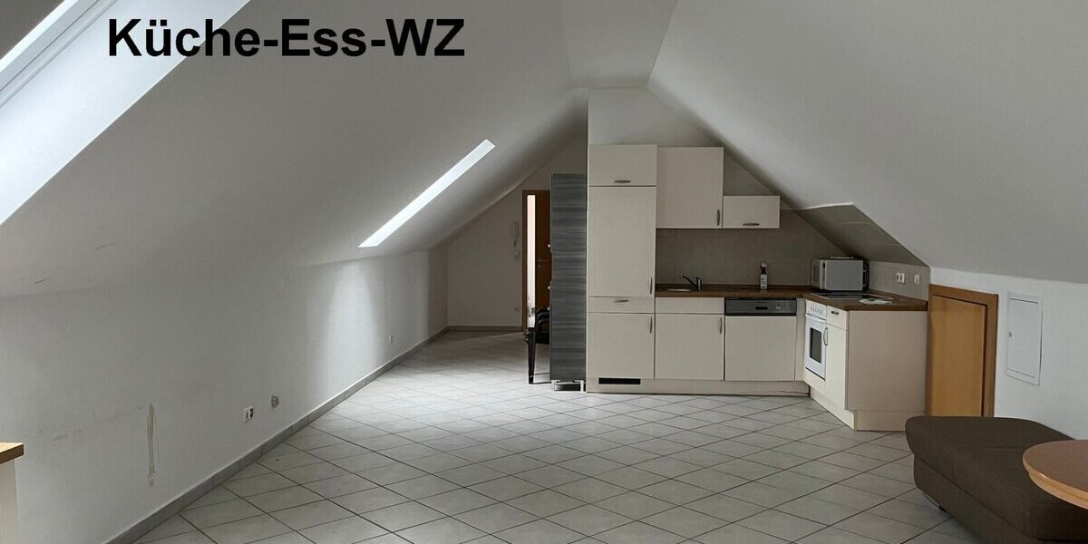 Geräumige Dachgeschoss-Wohung WFL 70 m² Komb. K-E-Wohnzimmer Küchenzeile integriert Fußbodenheizung zu vermieten. 1 zimmer