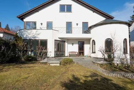 Haus Stuttgart Bad Cannstatt - 8 Zimmer, 301 m&sup2;, 3.900&euro; | Angebot:25162547