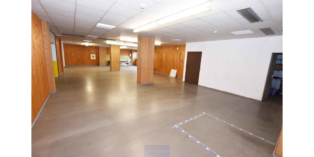 ERLANGEN - WETTERKREUZ: 2 GROSSE HALLEN FÜR LAGERPRODUKTIONBEHEIZTLICHTBÜROA3A73AIRPORT zimmer