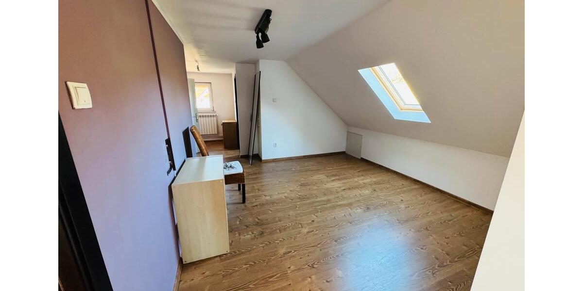 Dachgeschoßwohnung Windsbach - 2 Zimmer, 70 m&sup2;, 800&euro; | Angebot:26042542