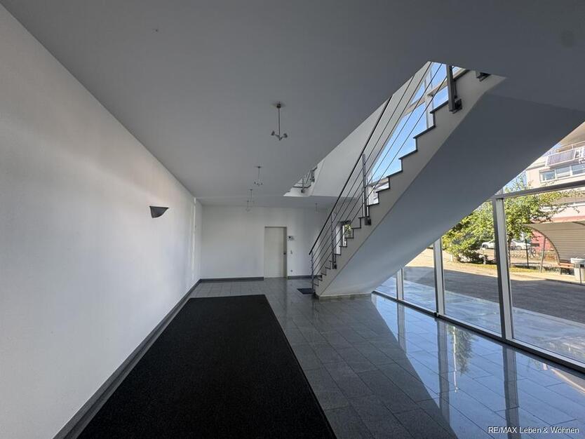 Große und moderne Büroflächen in ruhiger Lage. 305m² . Großzügige Flächen + Küche + Aufzug