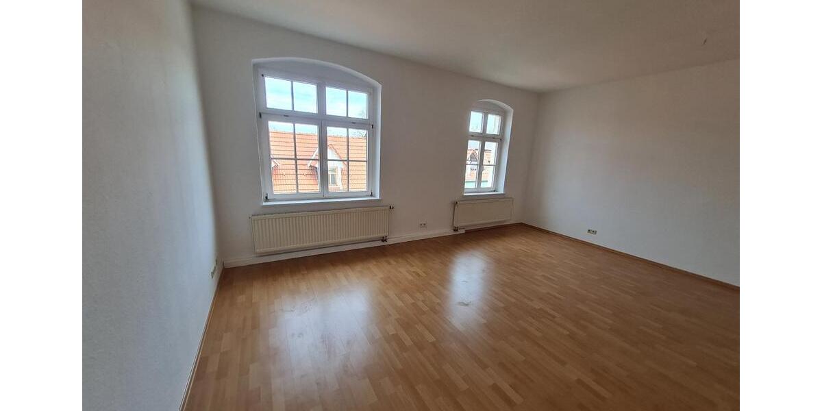 Etagenwohnung Hohenmölsen - 2 Zimmer, 65 m&sup2;, 350&euro; | Angebot:23150002