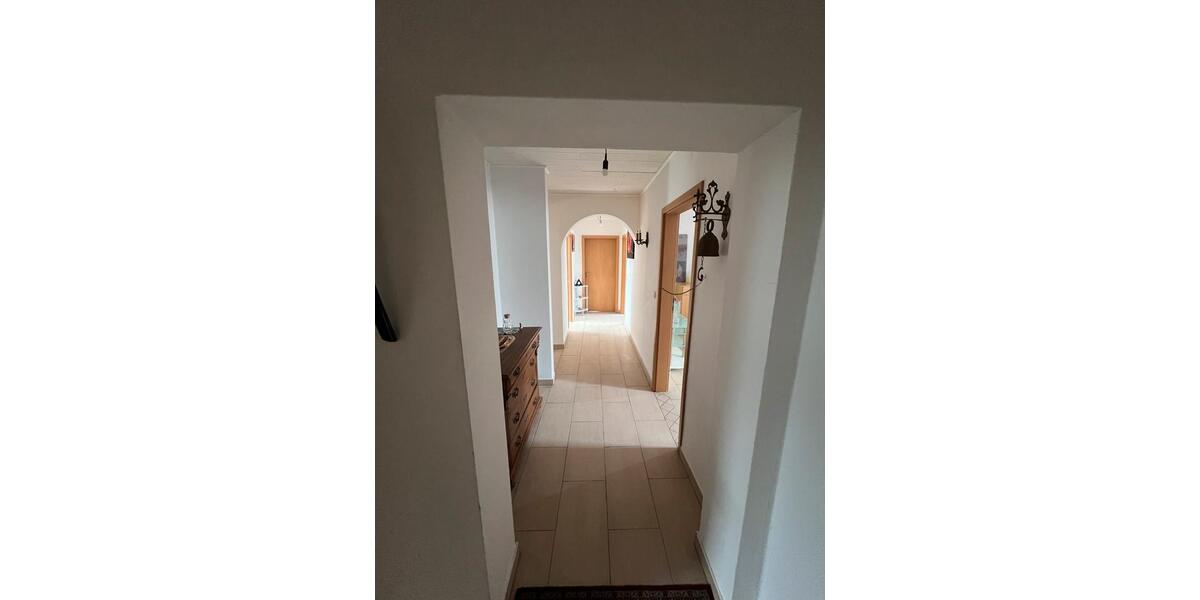 Dachgeschoßwohnung Schwetzingen - 3.5 Zimmer, 100 m&sup2;, 1.200&euro; | Angebot:25725072