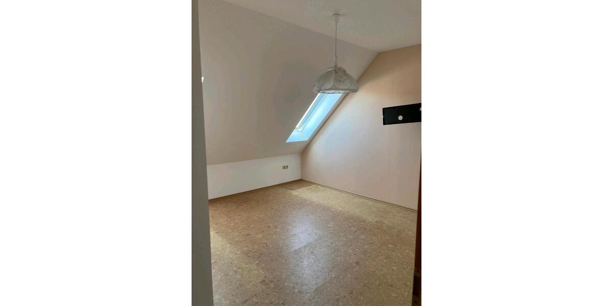 Dachgeschoßwohnung Röthlein - 4 Zimmer, 116 m&sup2;, 950&euro; | Angebot:26073297