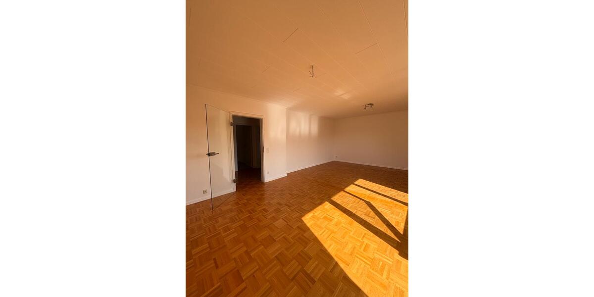 Dachgeschoßwohnung Lippstadt Overhagen - 4 Zimmer, 117 m&sup2;, 1.025&euro; | Angebot:25401604