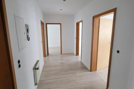 Wohnung Gera - 3 Zimmer, 75 m&sup2;, 660&euro; | Angebot:27674275