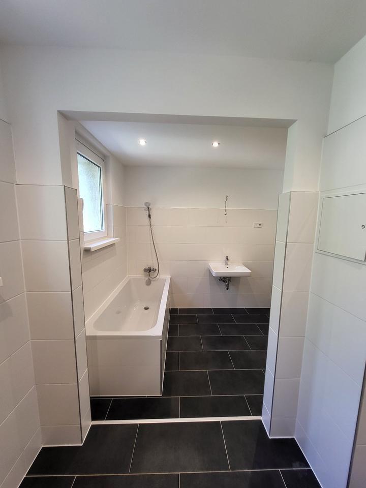 120 m² + 5 Zimmer Wohnung + 2x Balkon +großes Bad
