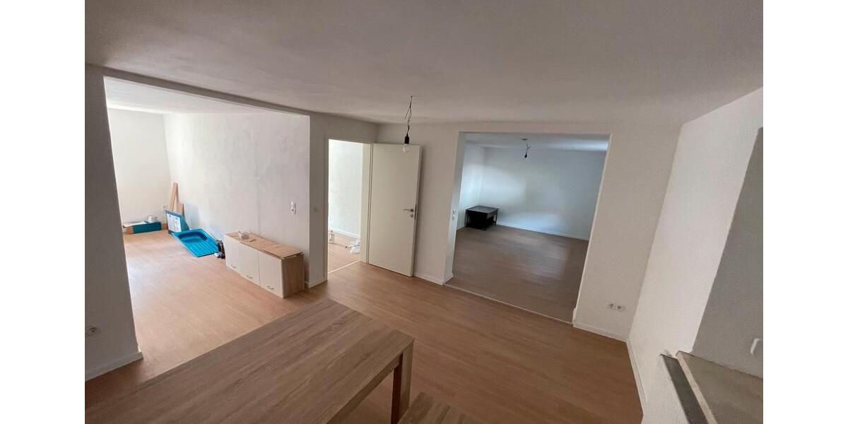 Etagenwohnung Annweiler am Trifels - 4 Zimmer, 120 m&sup2;, 1.300&euro; | Angebot:26626119
