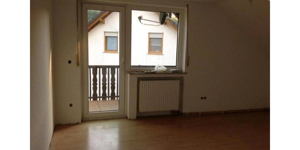 Dachgeschoßwohnung Siegen Kaan-Marienborn - 4 Zimmer, 100 m&sup2;, 880&euro; | Angebot:26613551