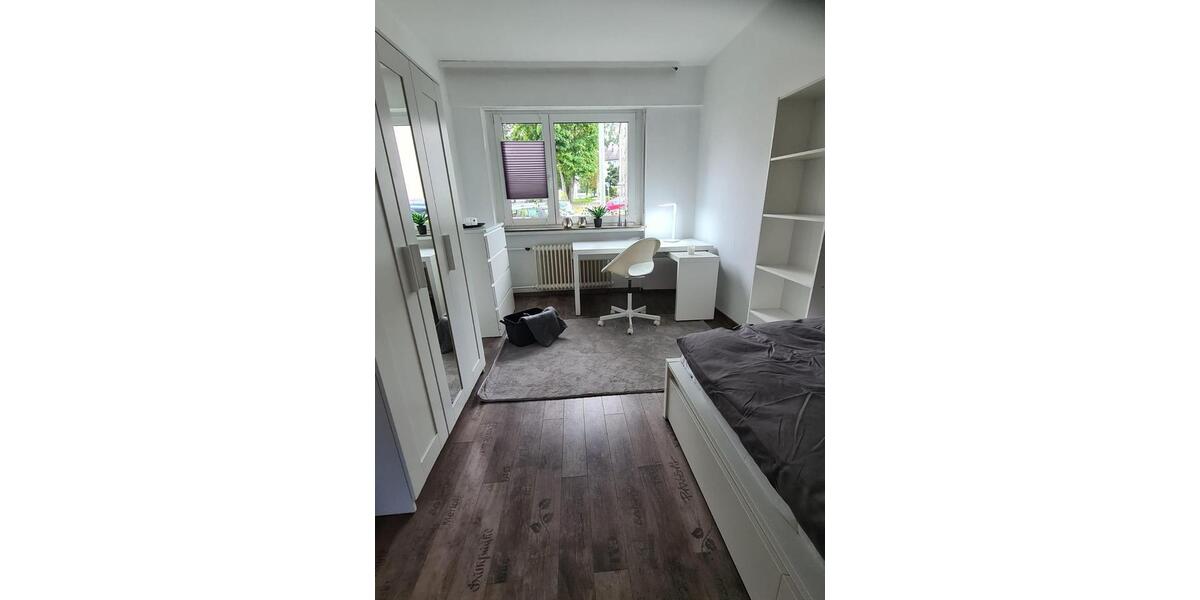 Vollmöbliertes WG-Zimmer (für w) einer 3er WG in zentraler Lage Hofs - 450€ Warmmiete (keine NK) 1 zimmer