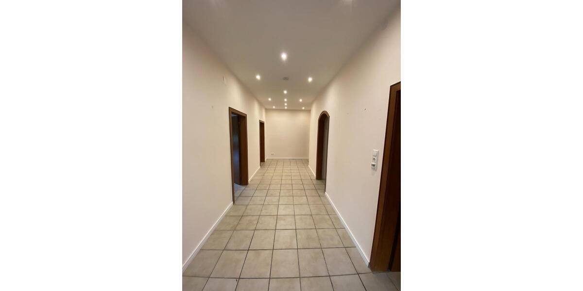 Erdgeschoßwohnung Löhne - 4 Zimmer, 145 m&sup2;, 1.190&euro; | Angebot:24569579