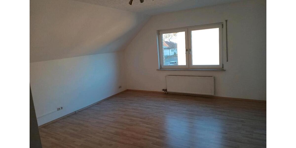 Dachgeschoßwohnung Babenhausen - 3.5 Zimmer, 95 m&sup2;, 1.100&euro; | Angebot:26560732
