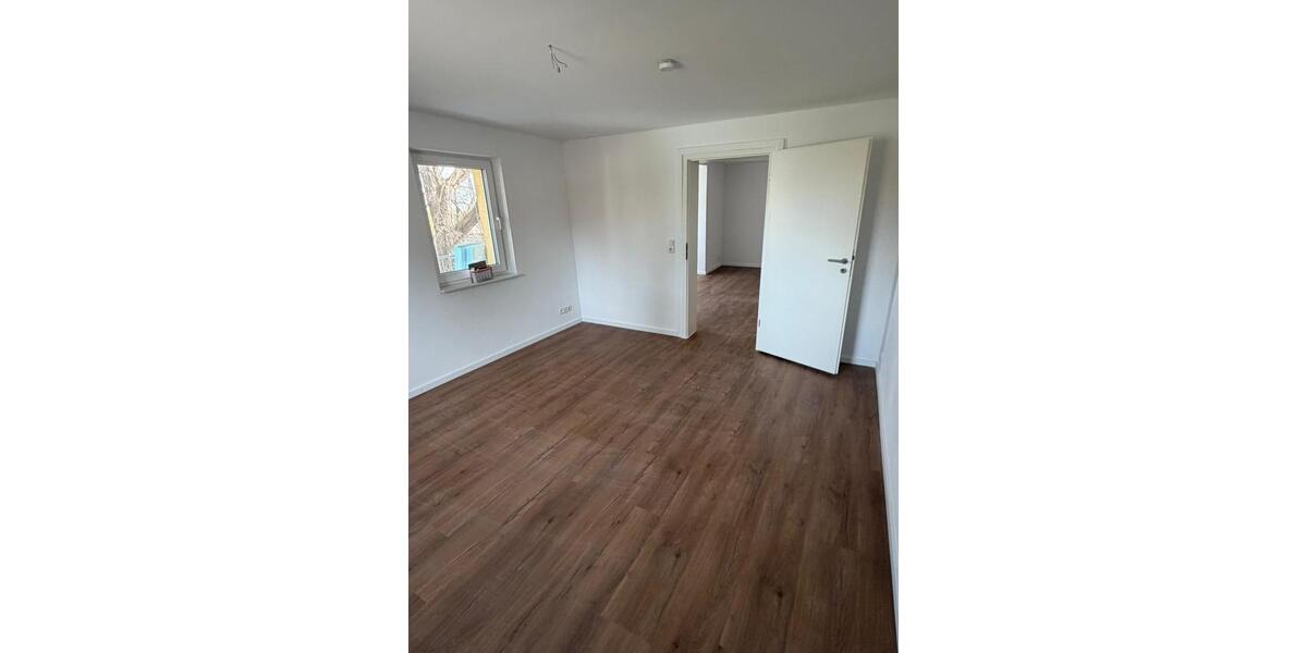 Etagenwohnung Lappersdorf - 3.5 Zimmer, 81 m&sup2;, 1.200&euro; | Angebot:26042515