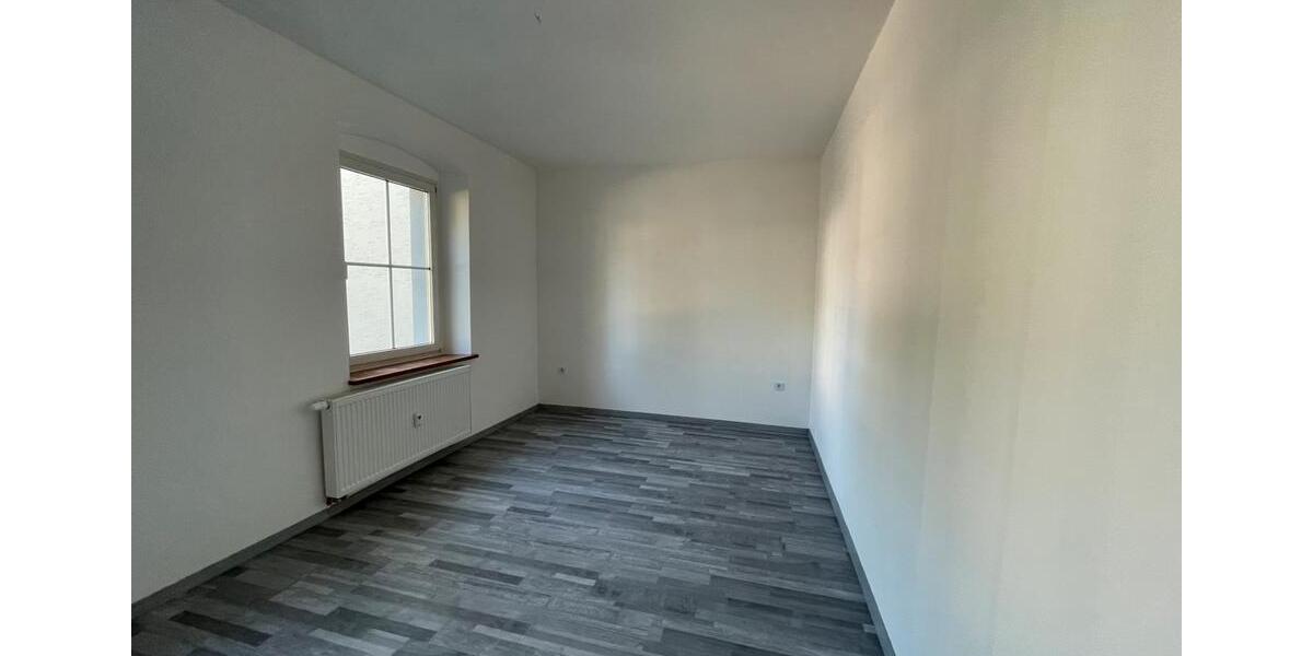 Erdgeschoßwohnung Weiden in der Oberpfalz - 4 Zimmer, 90 m&sup2;, 670&euro; | Angebot:25414318
