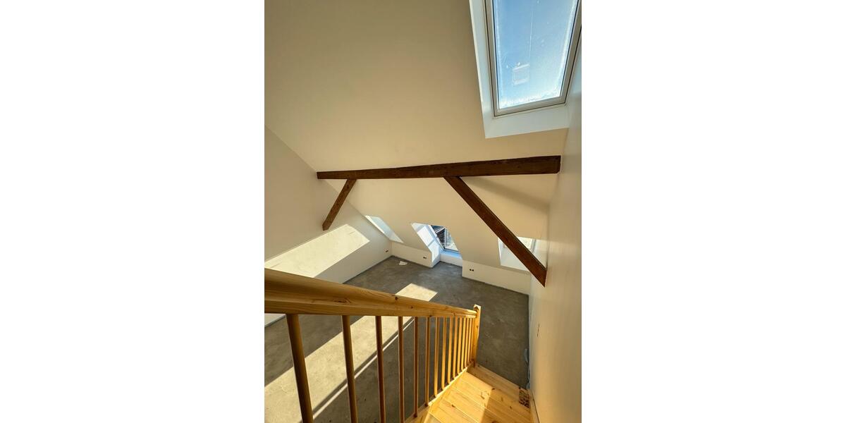Dachgeschoßwohnung Tating - 4 Zimmer, 105 m&sup2;, 1.550&euro; | Angebot:26663493
