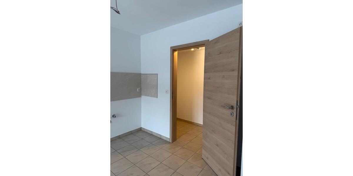 Etagenwohnung Uersfeld - 5 Zimmer, 130 m&sup2;, 980&euro; | Angebot:24385571