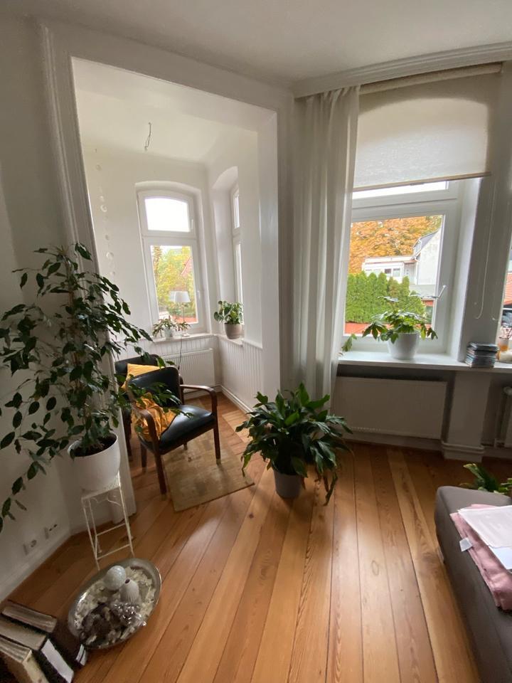 hochwertige 4 Zimmer Wohnung mit Wintergarten und Gartenanteil