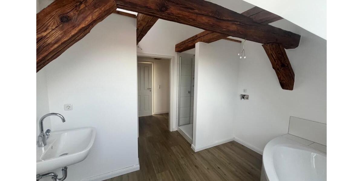 Dachgeschoßwohnung Perleberg - 2.5 Zimmer, 93 m&sup2;, 930&euro; | Angebot:25292710