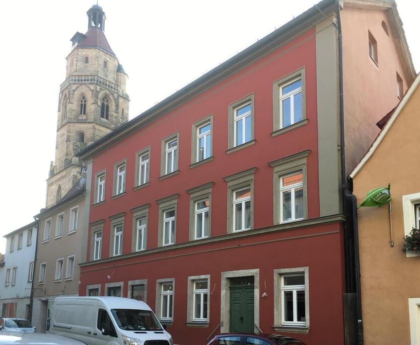 Außergewöhnliche AltbauWohnung im Einzeldenkmal mit Wintergarten