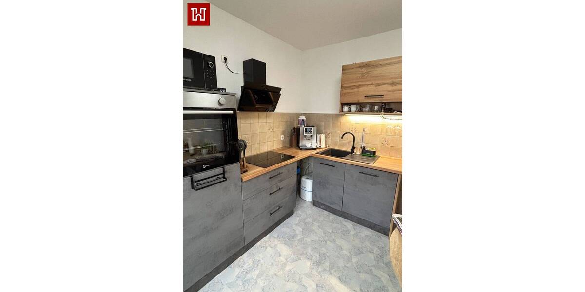 Gut geschnittene 3 Zimmerwohnung mit Einbauküche und zwei Balkonen ! 3 zimmer