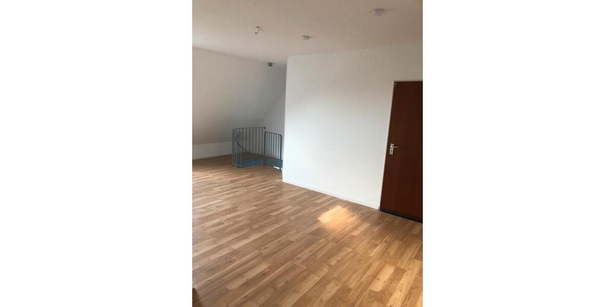 Dachgeschoßwohnung Tönisvorst - 3 Zimmer, 1.400&euro; | Angebot:23202575