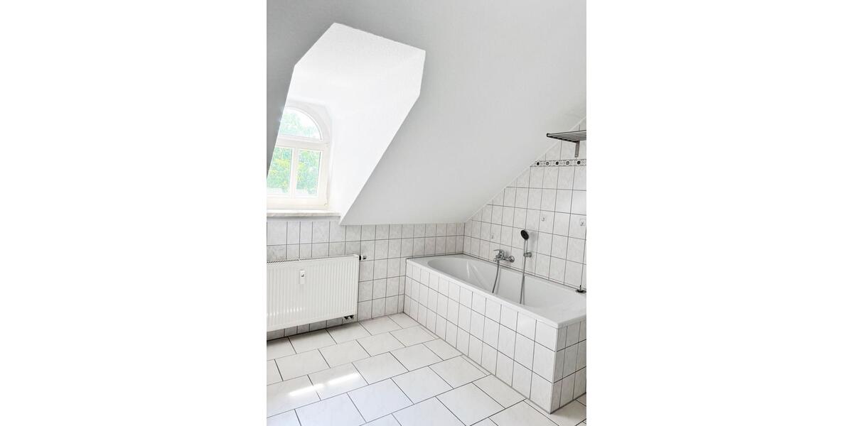 Dachgeschoßwohnung Meerane - 4 Zimmer, 127 m&sup2;, 730&euro; | Angebot:26293189