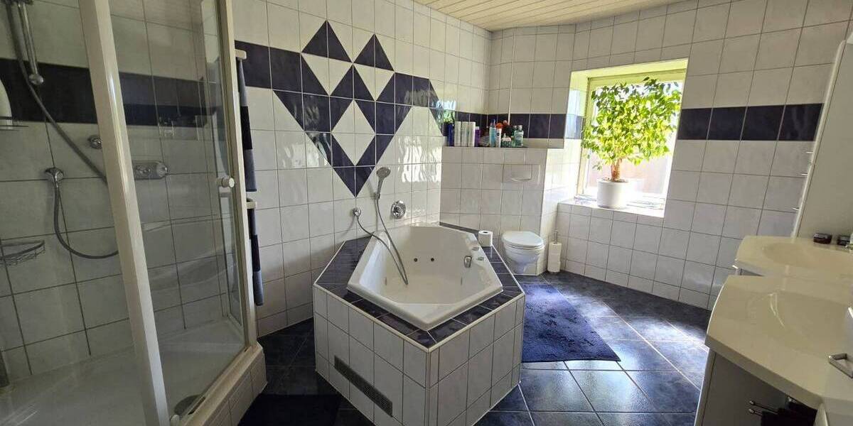 Etagenwohnung Tholey Theley - 5 Zimmer, 200 m&sup2;, 1.350&euro; | Angebot:26528285