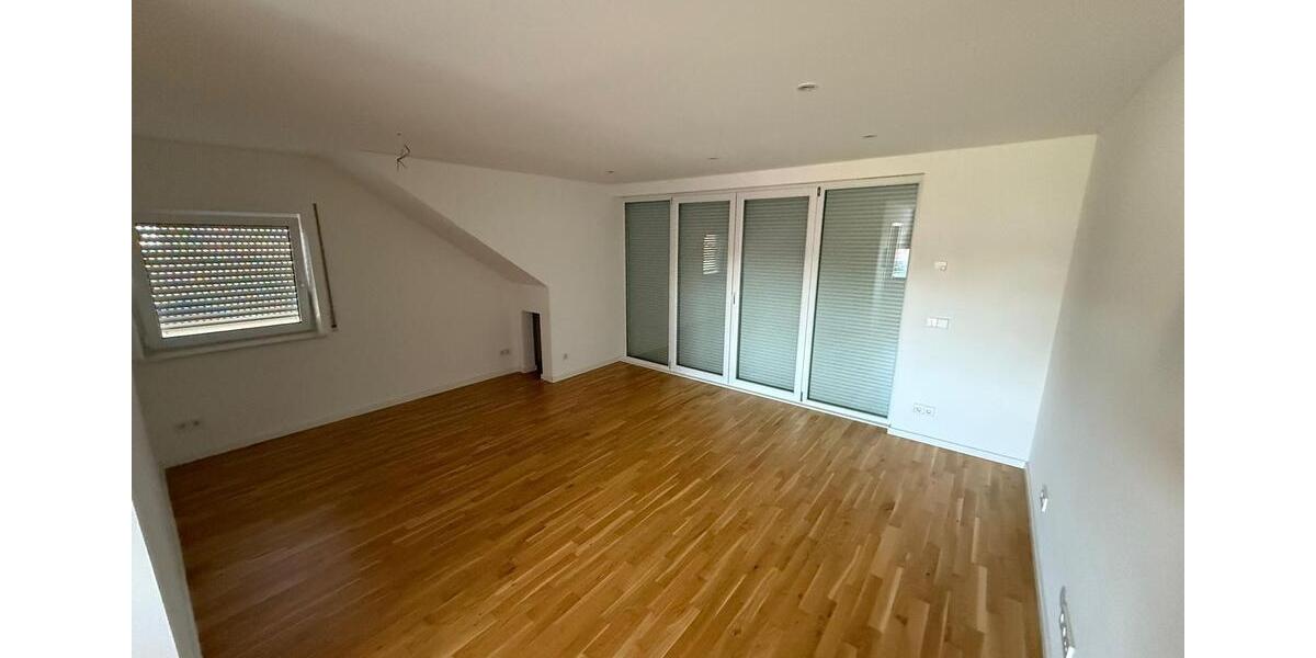 Dachgeschoßwohnung Auenwald - 3 Zimmer, 70 m&sup2;, 950&euro; | Angebot:24787211