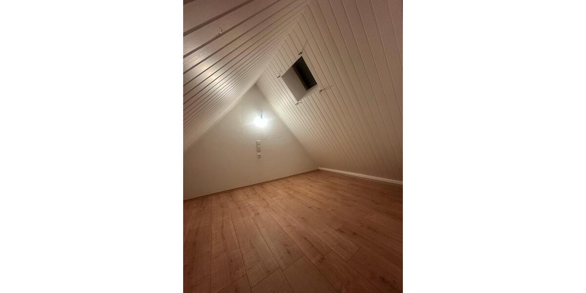 Dachgeschoßwohnung Schönkirchen - 2.5 Zimmer, 70 m&sup2;, 950&euro; | Angebot:25794473