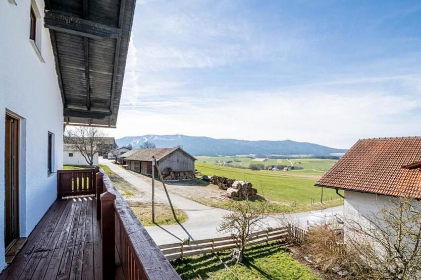 Neukirchen: 6-Zi.-Wohnung mit Balkon & Gartenanteil