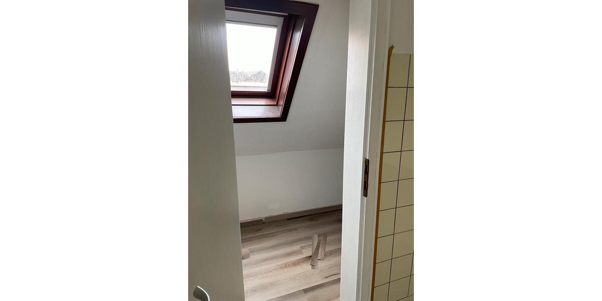 Dachgeschoßwohnung Gummersbach - 4 Zimmer, 73 m&sup2;, 800&euro; | Angebot:26356814