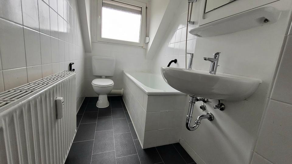 Dachgeschoßwohnung Essen Stadtbezirk IV - 2 Zimmer, 47 m&sup2;, 406&euro; | Angebot:24493576